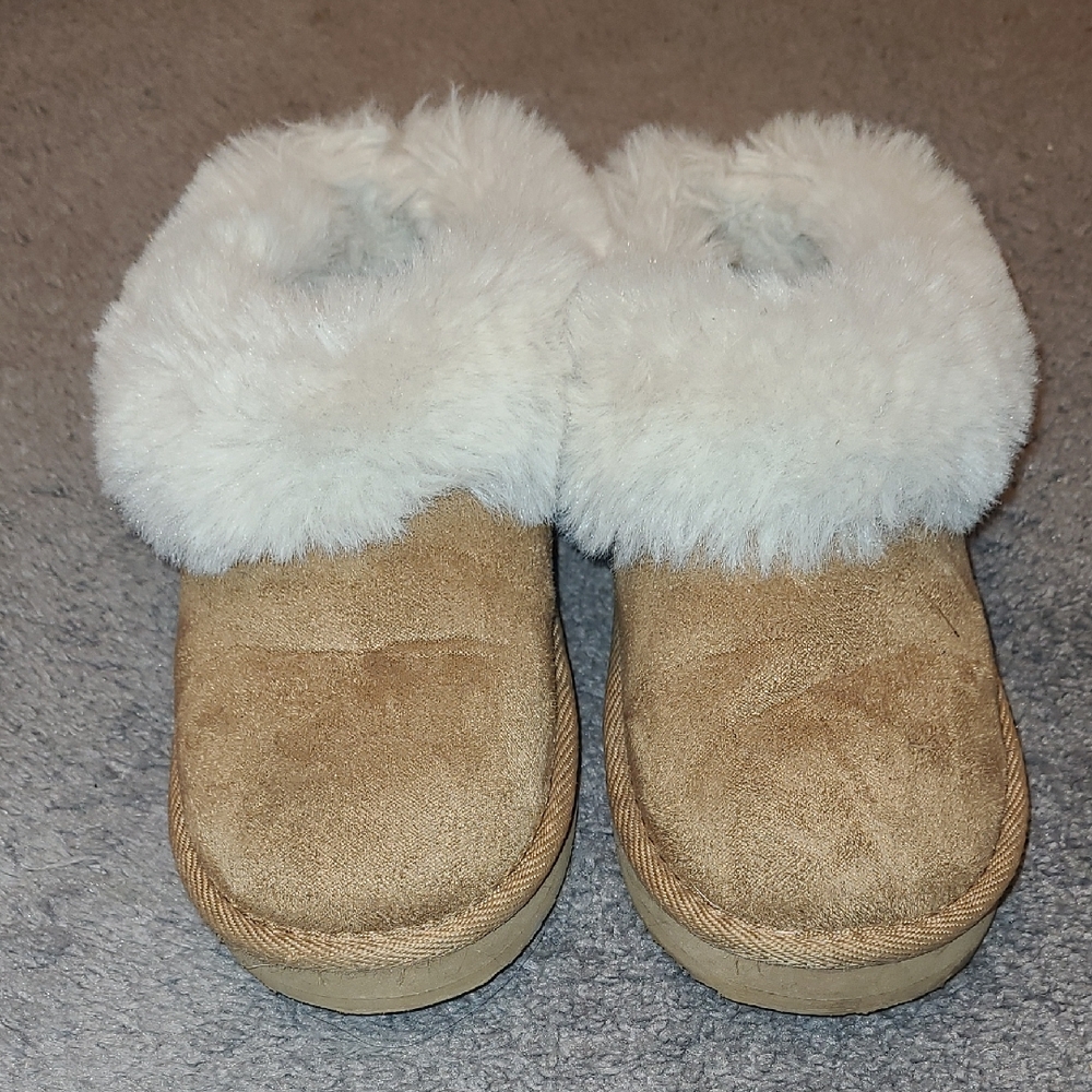 Cozy Tan Suede Slipper Clogs with White Faux Fur Trim